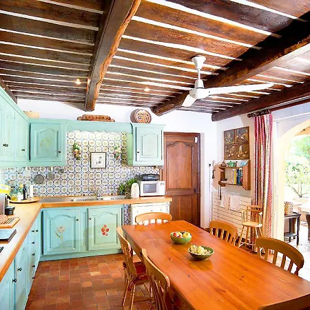 Elaiza Villa *