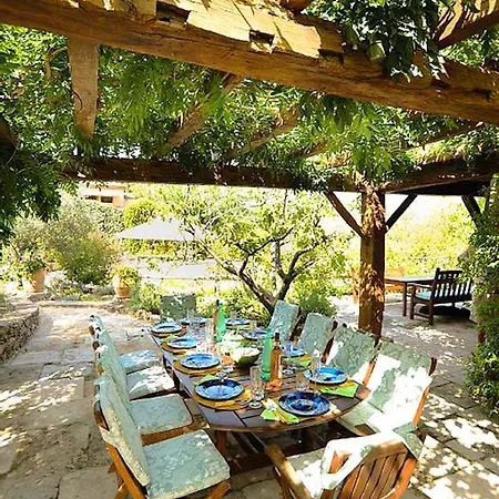 Elaiza Villa