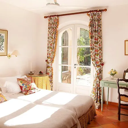 Elaiza Villa *